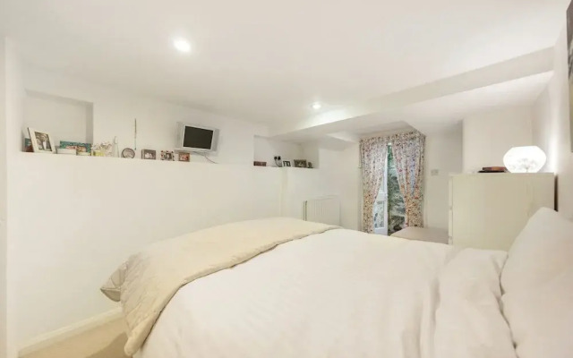 The Spacious Putney Duplex - SCF
