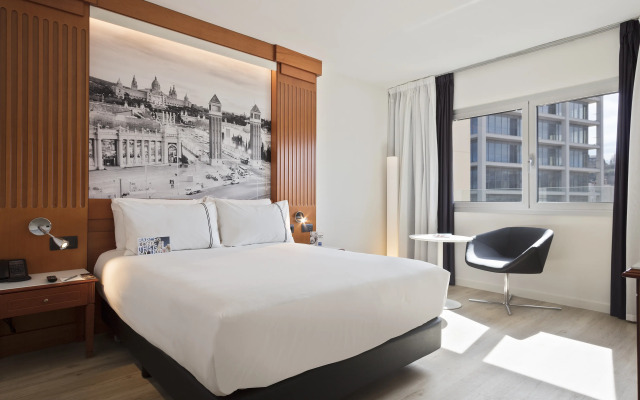 Отель INNSiDE by Melia Barcelona Apolo