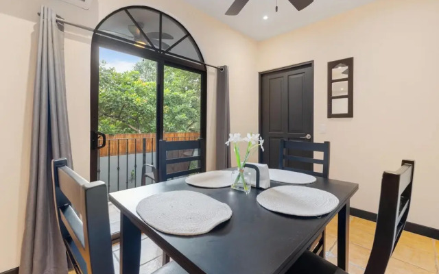 Suite 3 - Jaguar Beach & Pool 2 BR Condo