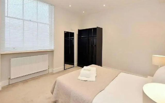 3-bed South Kensington Flat With Outdoor Terrace