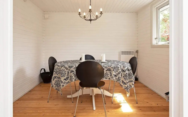 6 Person Holiday Home in Follenslev