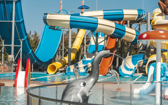 Chrispy Waterpark Resort 