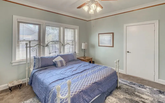 Walk to Main Street: Charming Roswell Home!