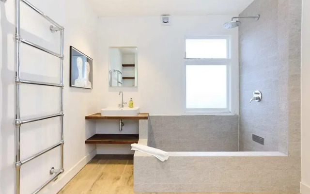 The Rosebery Retreat - Inviting 4bdr With Garden