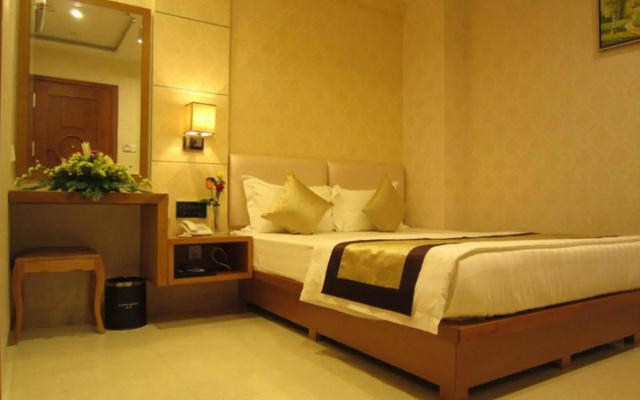 S79 Happy Hotel 2