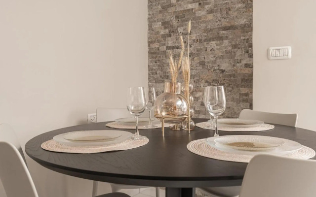 Renovated 2 BR with 2 BTH front Mamilla Mall