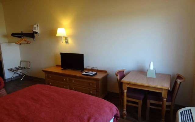 Motel 6 Portland, IN