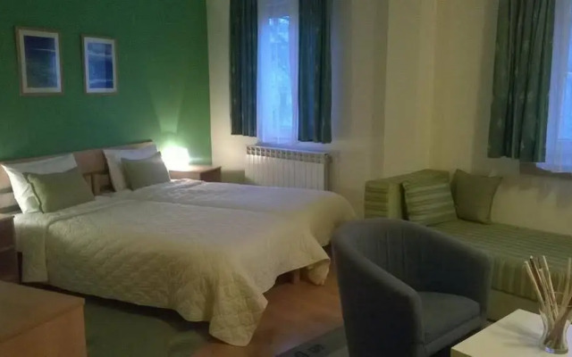 Hotel 7
