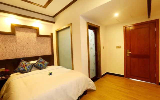 Memory of Xiangxi Humanities Theme Inn