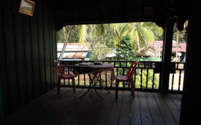 Golden Cat Guesthouse