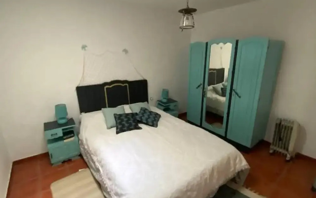 Charming 5-bed House in Granja