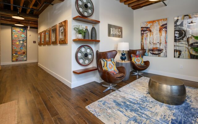 610ux113 2 Bedroom Condo