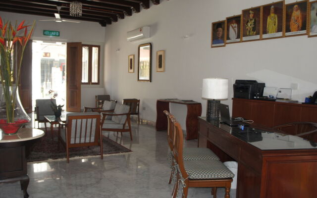 Heeren Straits Hotel