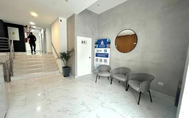 Modern 1BR on J Prado Board San Isidro