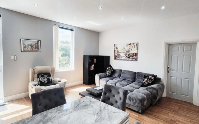 Stylish & Modern 2BR Flat