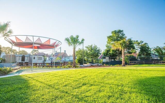 Bright & Modern! 2bed 2bath APT With Parking