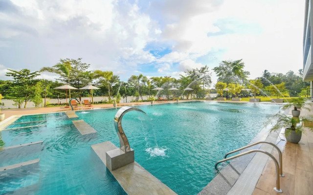 Oasis Riverside Hotel