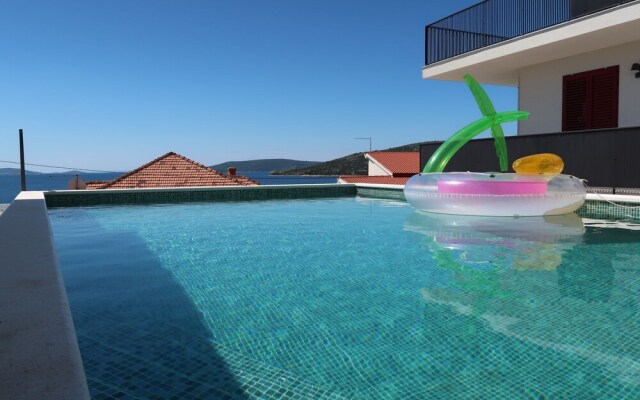 Viva-by the Sea-panorama Penthouse Seget Vranjica
