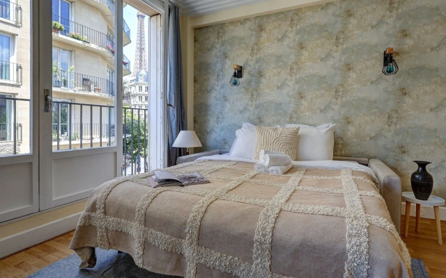 Elegant 1BR Near Eiffel & Champ de Mars