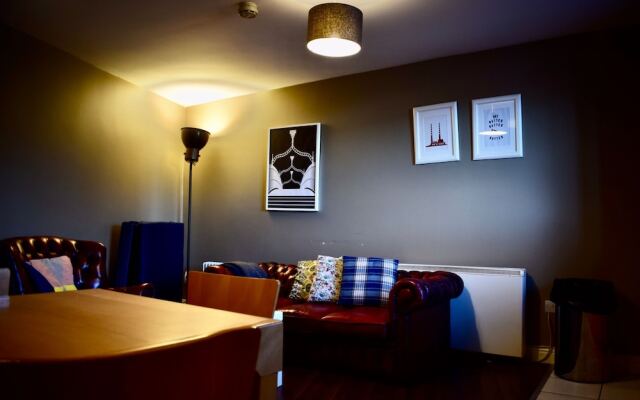 Modern 2 Bedroom Flat Above Family Run Pub