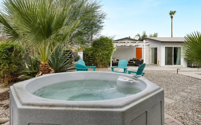 Holiday Pool Paradise