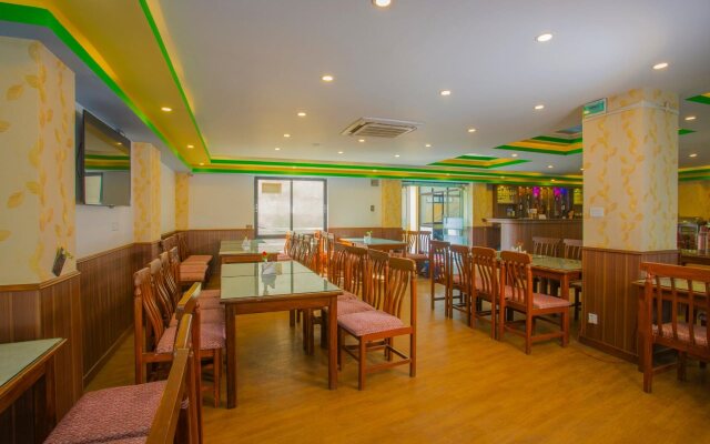 OYO 255 White Zambala Hotel