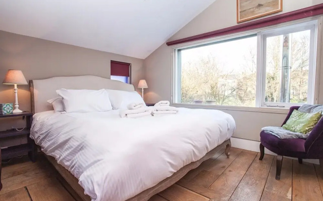 Spacious 2 Bedroom House With Garden