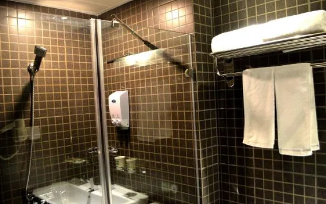 Motel 168 (Hohhot The Affiliated Hospital of Inner Mongolia Medical University) – Bathroom – Hohhot