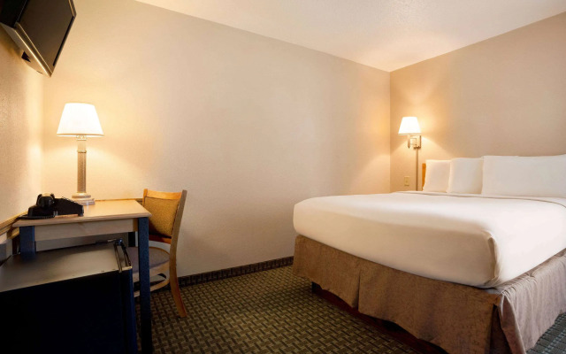 Travelodge by Wyndham Edgemont