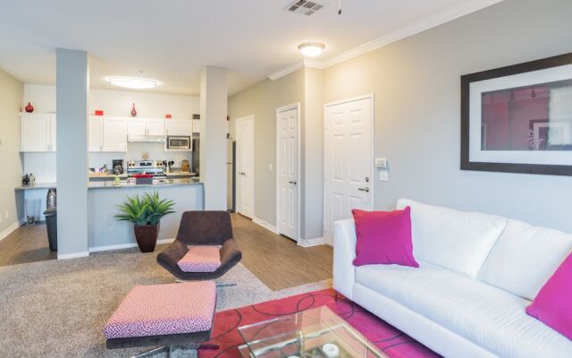 The Luxe Suites of Oceanside with Pool & Gym