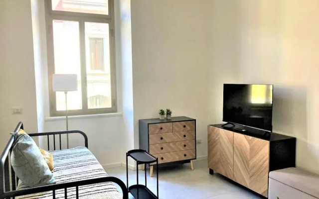 Contemporary studio- Ornato 13