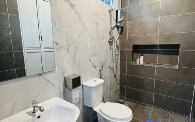 Cozy 4BR Homestay @ Kch near CityOne / Car rental