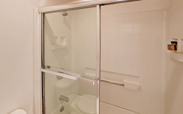 Upper Woodbridge #14-AB - 2 Br Condo