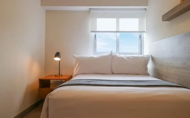 w Majestic 2BR w Modern Balcony in Miraflores