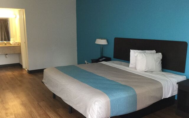 OYO Hotel St. Louis Lambert Airport