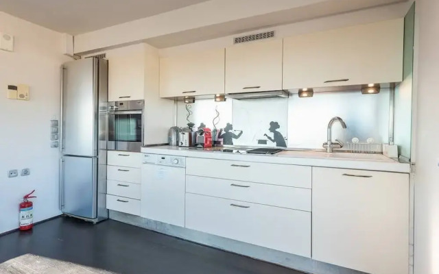 Sea View Apartment with Hot Tub & Sauna