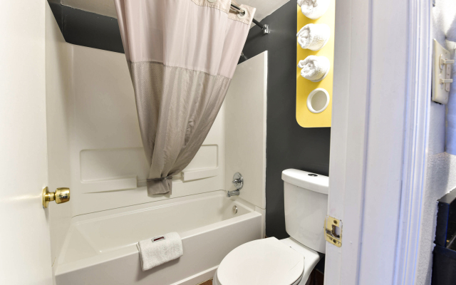 OYO Hotel Valdosta GA I-75