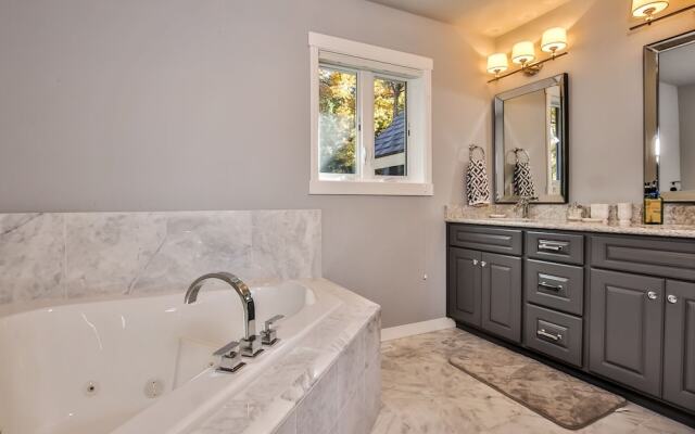 Rosie's Retreat - 4 Br Home