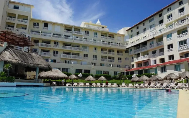 Cancun Plaza by Andiani Travel