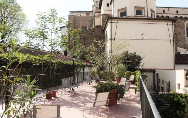 Domus Giorgio Authentic 1600's apt with Stunning Garden and Rooftop