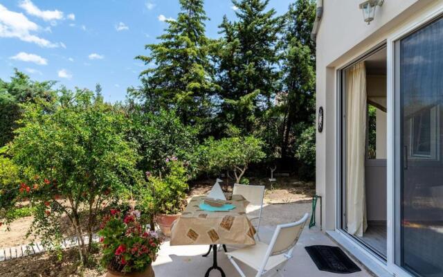 The Holiday House 1