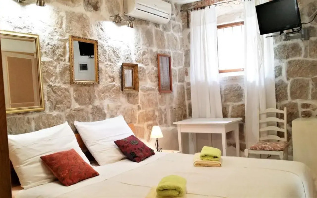 Authentic Mediterranean Apartment