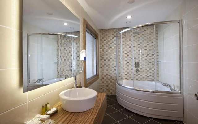 Fourway Hotel SPA & Restaurant