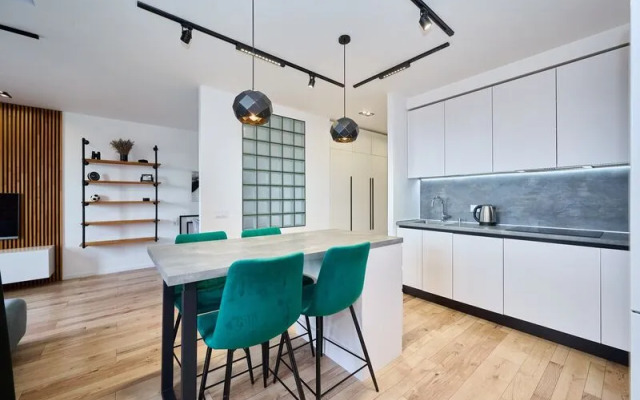 Йо Плейс на улице Героя Сарабеева В.И. 9