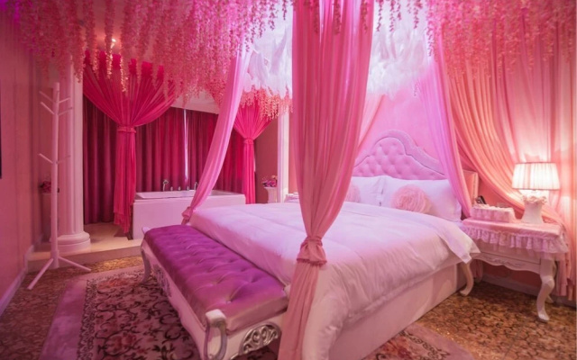 Love Of Swan Theme Hotel