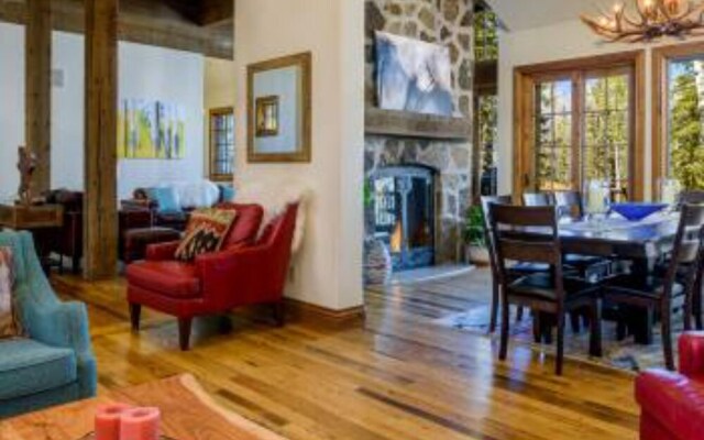 Twin Elk by Exceptional Stays