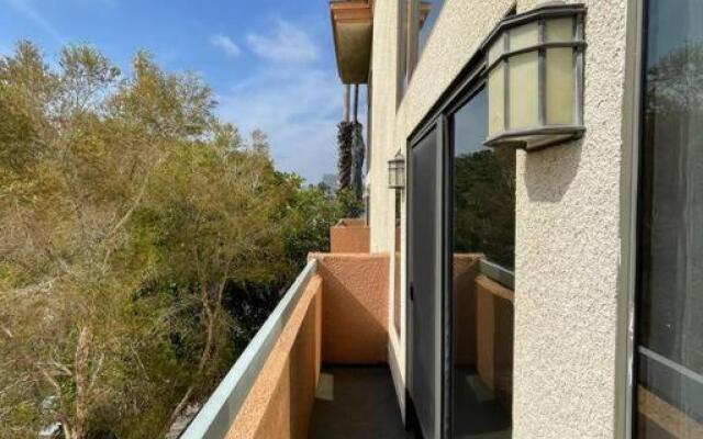 Supreme 2BD/3BA Condo - Los Angeles