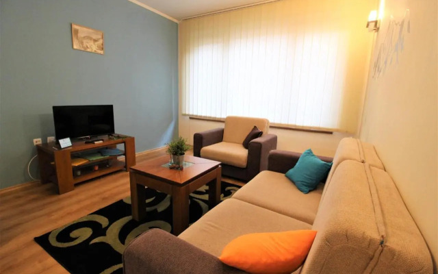 Pine Tree Apartment 3 - B3