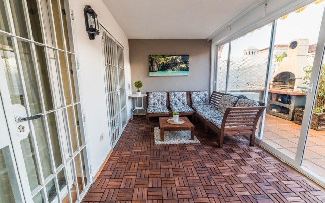 Apartment With 2 Bedrooms in Benalmádena, With Wonderful Mountain View