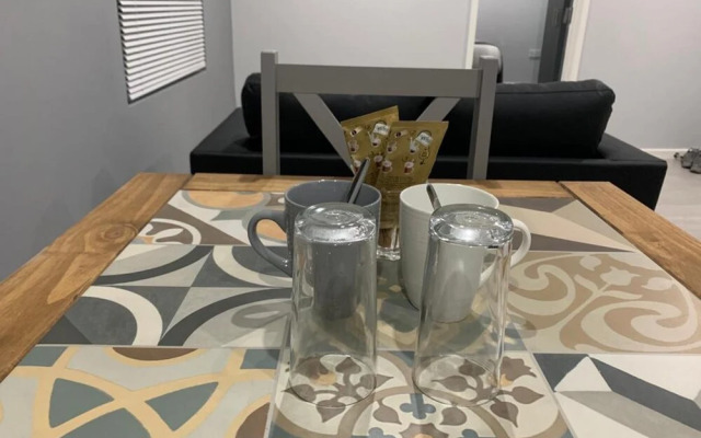 Luxury Apartment - Free Wi-fi & Parking NO Deposit